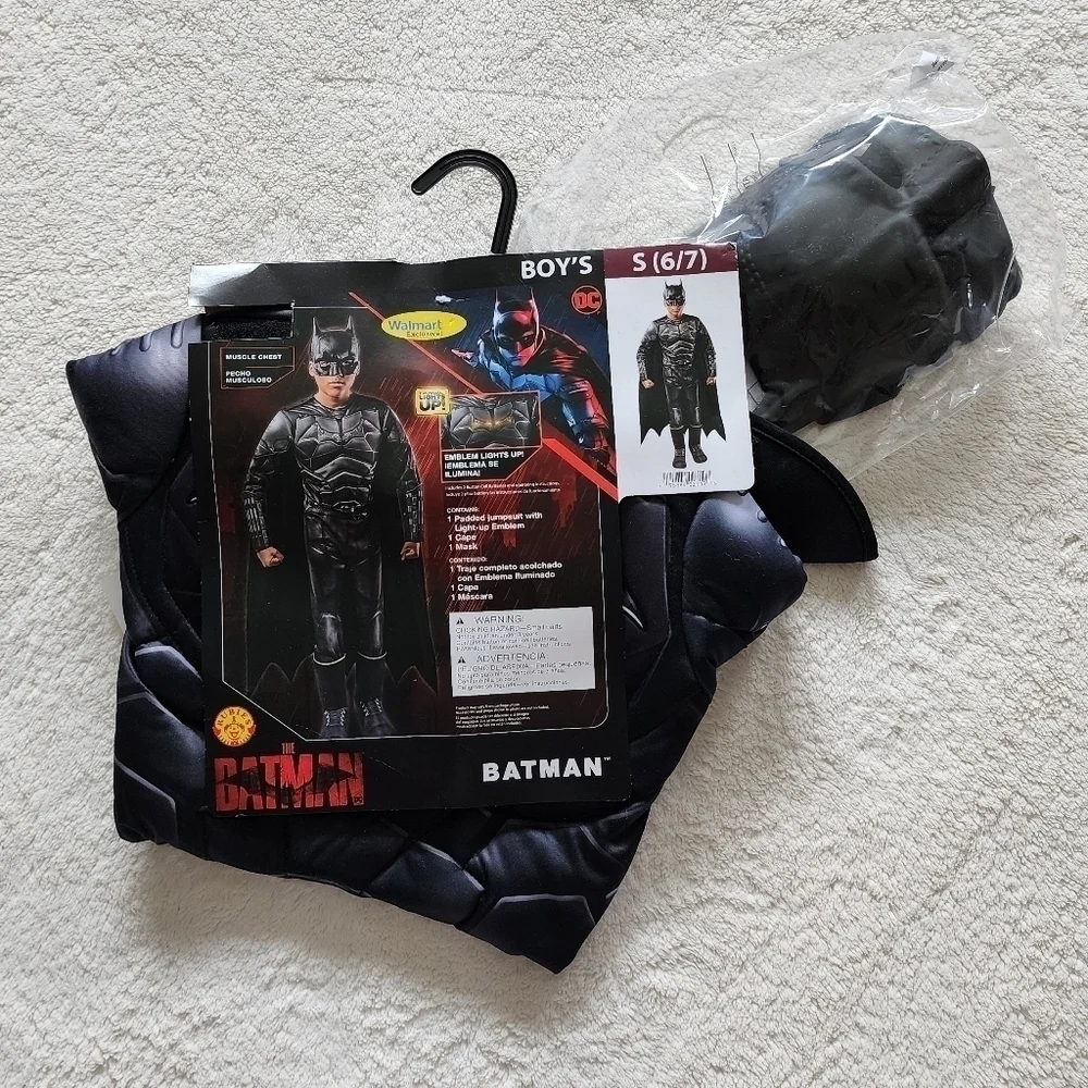 New Rubie's The Batman Boy's Deluxe Batman Halloween Costume size S 6/7 and M 8